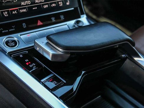 Used 2022 Audi e-tron Premium Plus w/ Premium Plus Package image 20