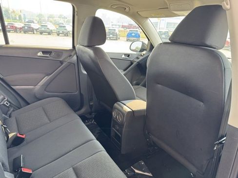 Used 2017 Volkswagen Tiguan S image 36