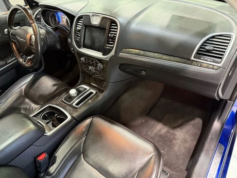 Used 2018 Chrysler 300 Limited w/ Safetytec Plus Group image 27
