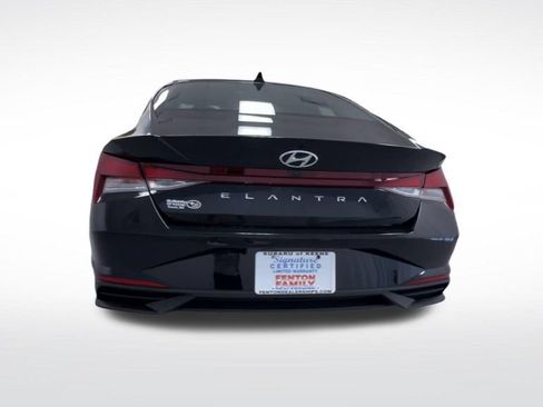 Used 2023 Hyundai Elantra SEL w/ Preferred Accessory Package FWD image 7