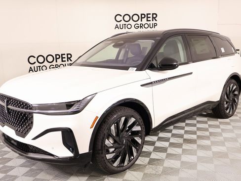 New 2026 Lincoln Nautilus Reserve w/ Jet Appearance Package image 10