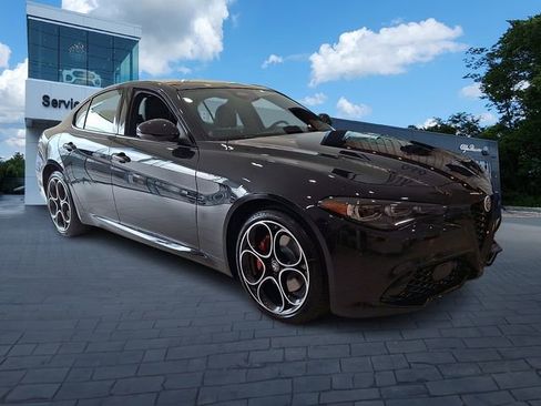 New 2026 Alfa Romeo Giulia Base image 2