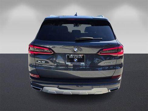 Certified 2022 BMW X5 xDrive40i image 5