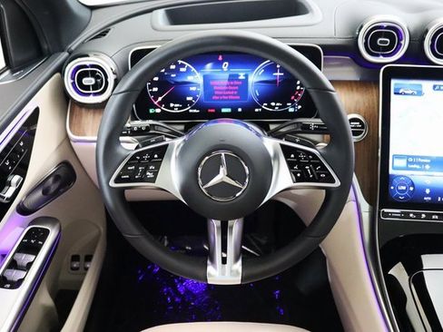 Used 2025 Mercedes-Benz GLC 350e 4MATIC image 5