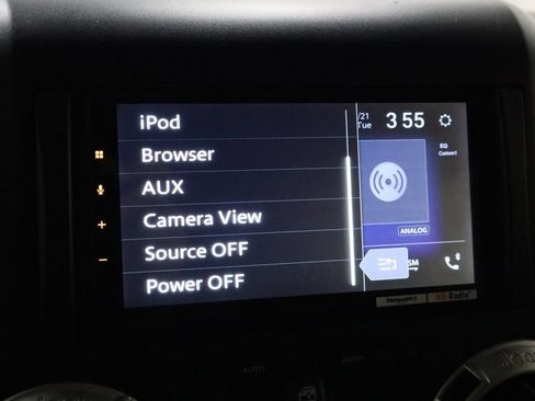 Used 2012 Jeep Wrangler Unlimited Sahara w/ Max Tow Pkg AWD/4WD image 29