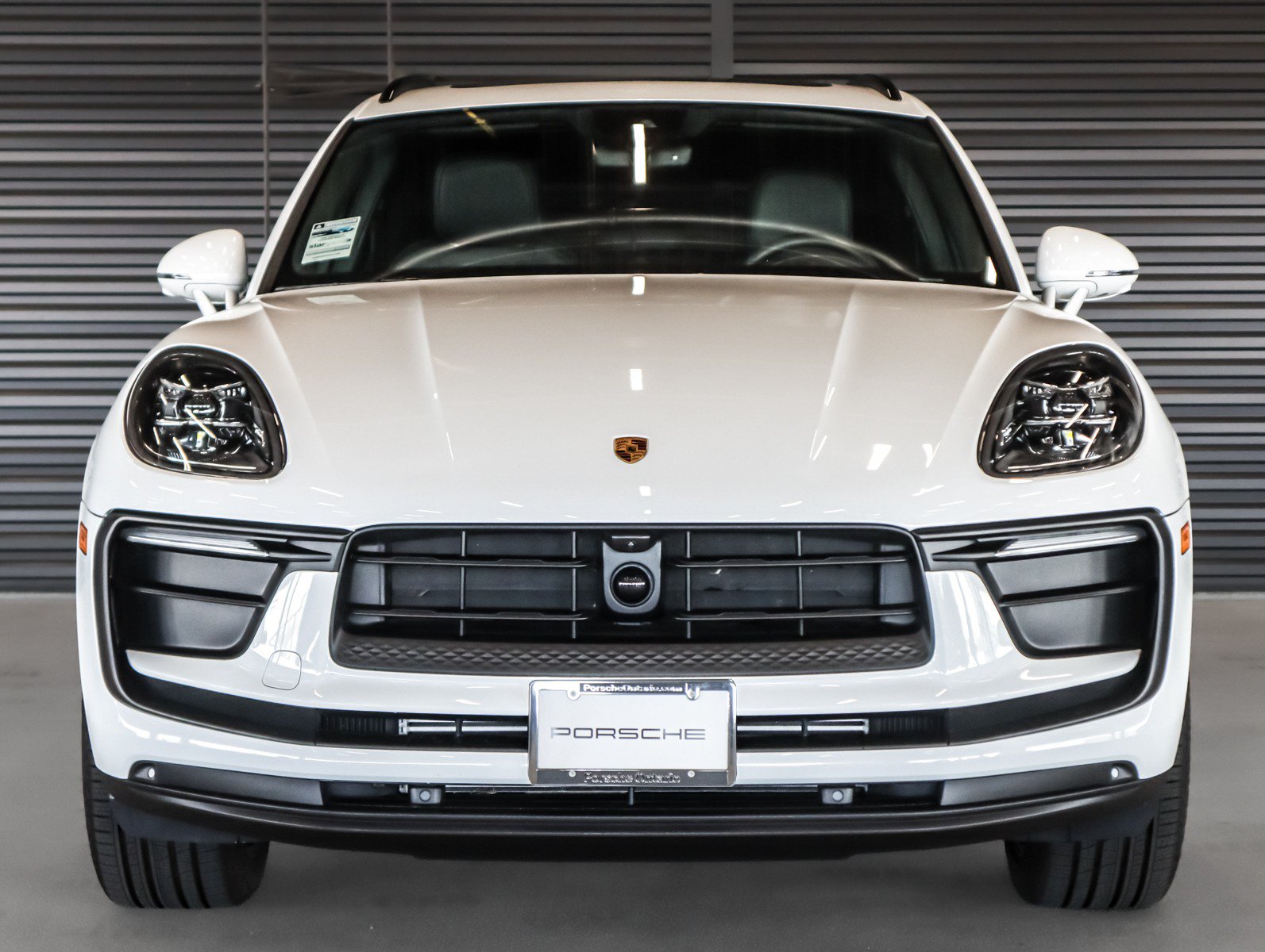 Used 2026 Porsche Macan AWD/4WD image 8