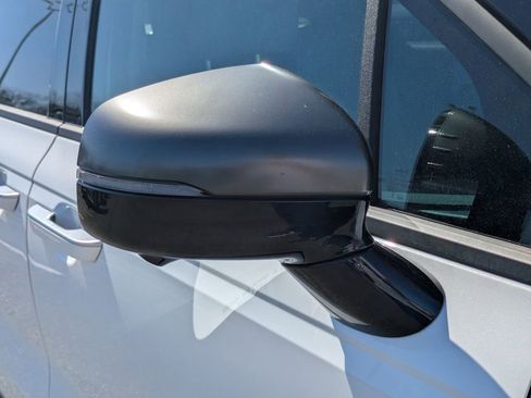 Used 2025 Kia Carnival SX w/ SX Dark Edition Package image 12