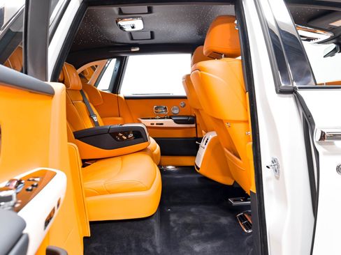 Used 2022 Rolls-Royce Phantom Sedan w/ The Phantom Package RWD image 33