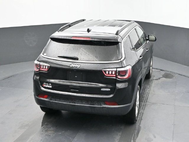 Used 2024 Jeep Compass Latitude AWD/4WD image 35