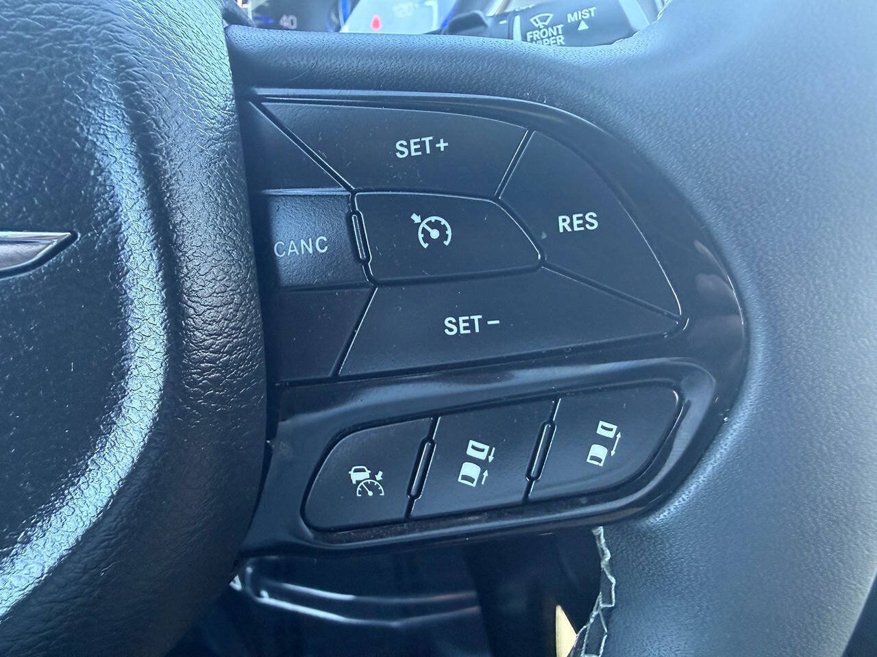 Used 2023 Chrysler Pacifica Limited w/ Uconnect Theater Family Group AWD/4WD image 31