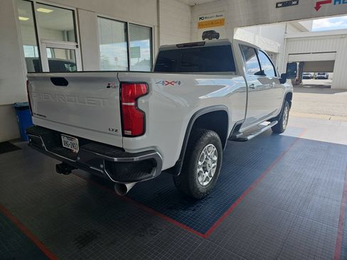 Used 2025 Chevrolet Silverado 2500 LTZ w/ LTZ Convenience Package AWD/4WD image 3