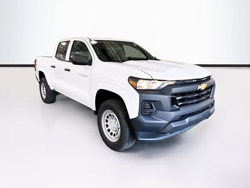 Used 2024 Chevrolet Colorado W/T AWD/4WD image 3