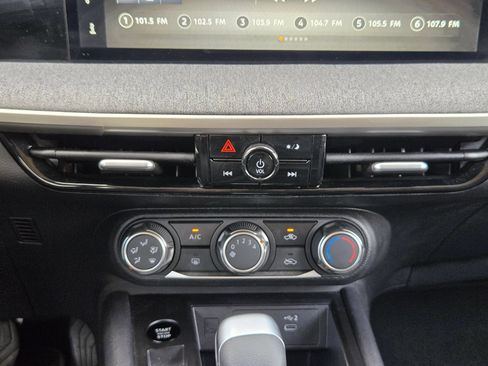 Used 2025 Nissan Kicks SV FWD image 15