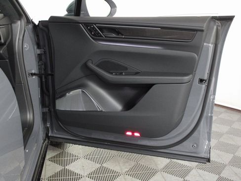 Used 2025 Porsche Macan Turbo Electric image 39