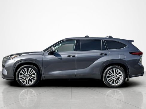 Used 2021 Toyota Highlander Platinum image 2