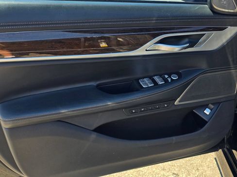Used 2020 BMW 740i w/ M Sport Package RWD image 20