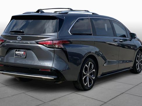 New 2025 Toyota Sienna Platinum image 13
