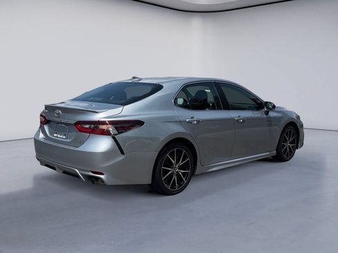 Used 2022 Toyota Camry SE FWD image 5