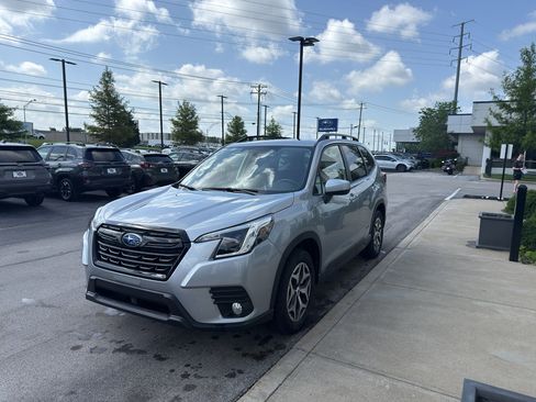 Used 2023 Subaru Forester Premium AWD/4WD image 5