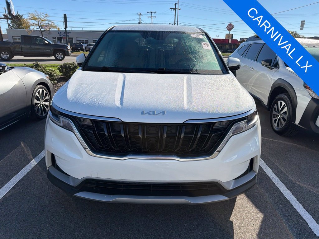 Used 2023 Kia Carnival LX FWD image 6