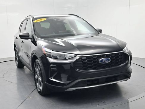 Used 2025 Ford Escape ST-Line FWD image 2