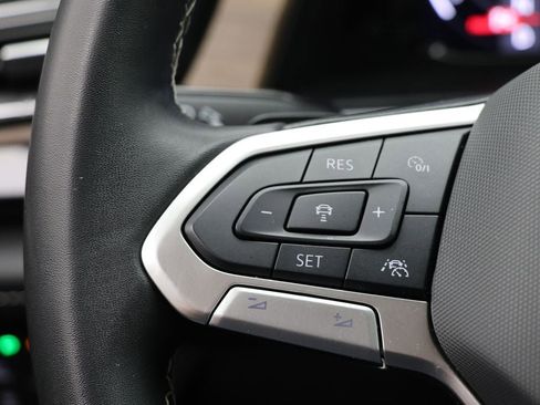 Used 2024 Volkswagen Atlas SE image 21