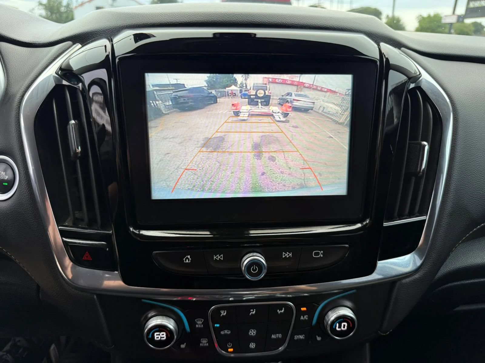 Used 2018 Chevrolet Traverse LT FWD image 18
