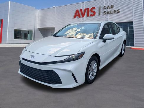 Used 2025 Toyota Camry LE FWD image 1