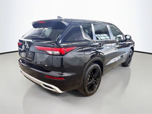 Used 2024 Mitsubishi Outlander SE Black Edition FWD image 10