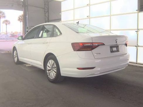 Used 2019 Volkswagen Jetta SE FWD image 2