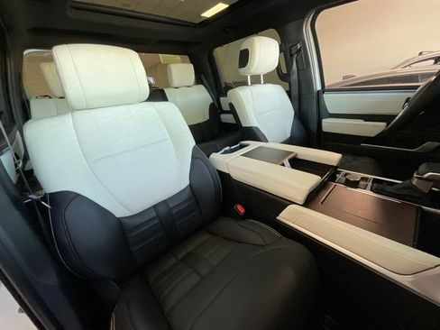 Used 2024 Toyota Tundra Capstone AWD/4WD image 20
