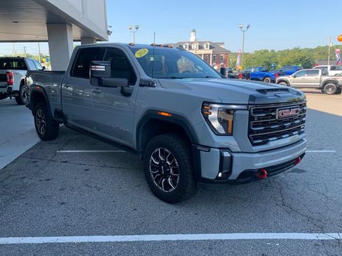 Used 2024 GMC Sierra 2500 AT4 w/ AT4 Premium Plus Package AWD/4WD image 3