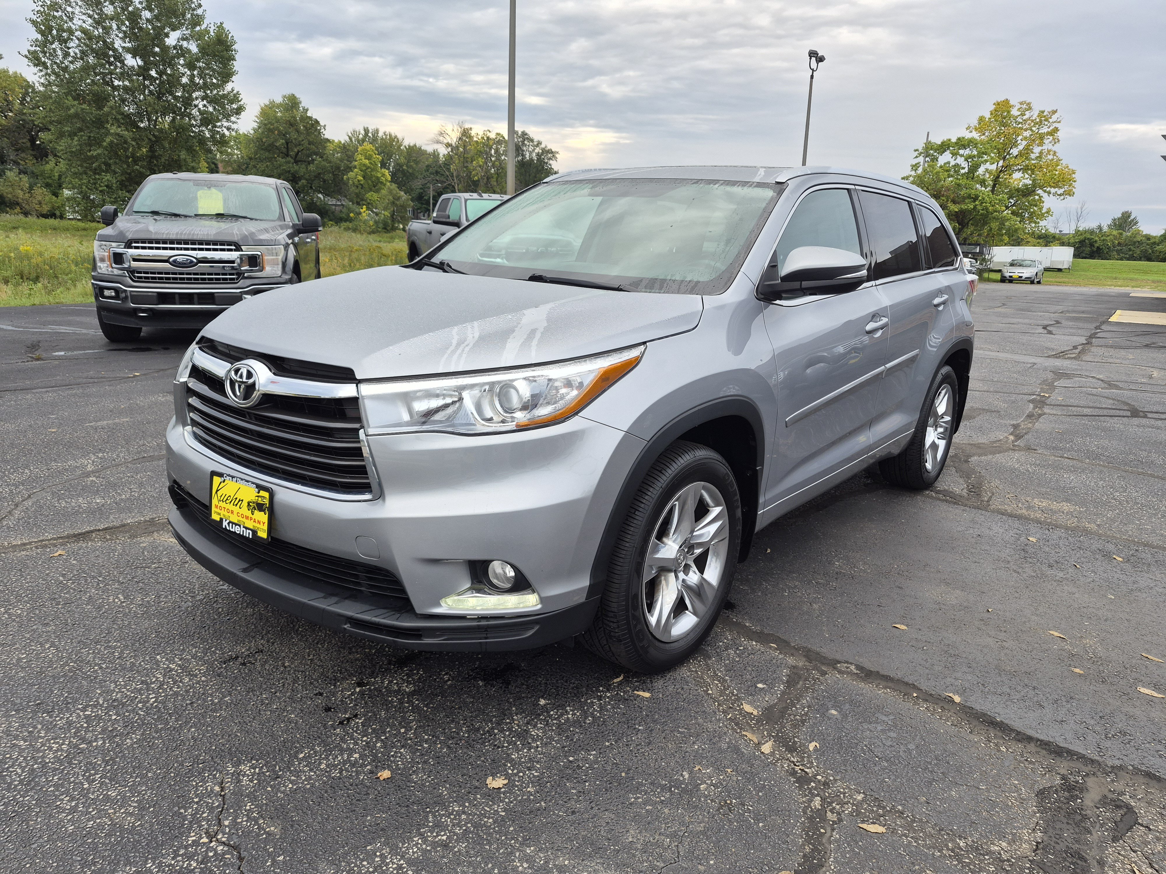 Used 2014 Toyota Highlander Limited w/ Preferred Accessory Package AWD/4WD image 4