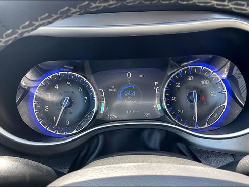 Used 2024 Chrysler Pacifica Touring-L FWD image 19