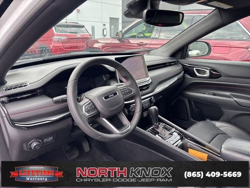 Used 2025 Jeep Compass Trailhawk w/ Trailhawk Elite Group image 6