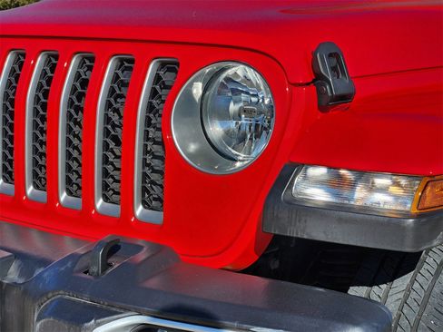 Used 2023 Jeep Gladiator Overland w/ Popular Equipment Package image 6