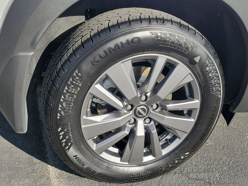 Used 2025 Nissan Pathfinder SV image 27