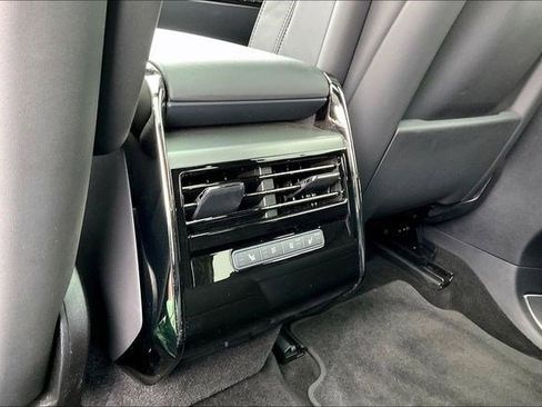 Used 2025 Land Rover Range Rover Sport SE image 38