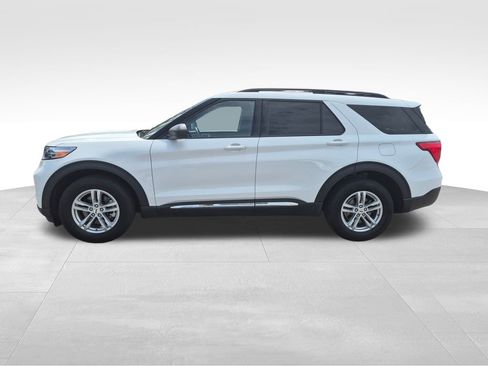Used 2023 Ford Explorer XLT w/ Equipment Group 202A image 3