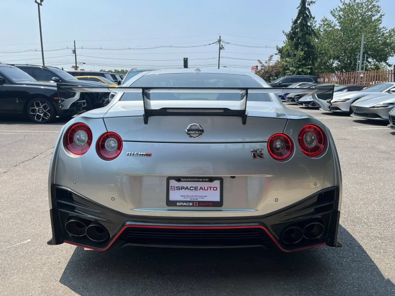 Used 2018 Nissan GT-R NISMO AWD/4WD image 7