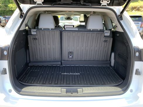Used 2023 Toyota Highlander Limited FWD image 43