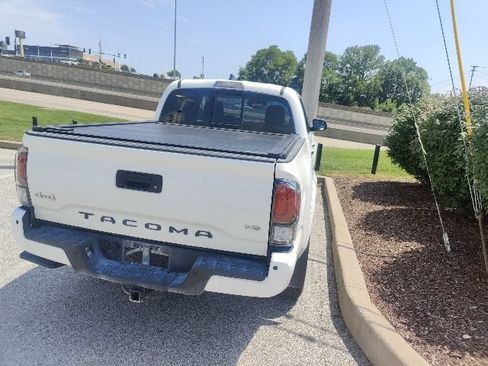 Used 2022 Toyota Tacoma Limited AWD/4WD image 14
