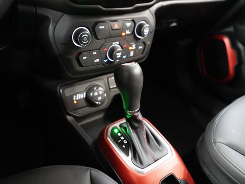 Used 2022 Jeep Renegade Trailhawk image 28