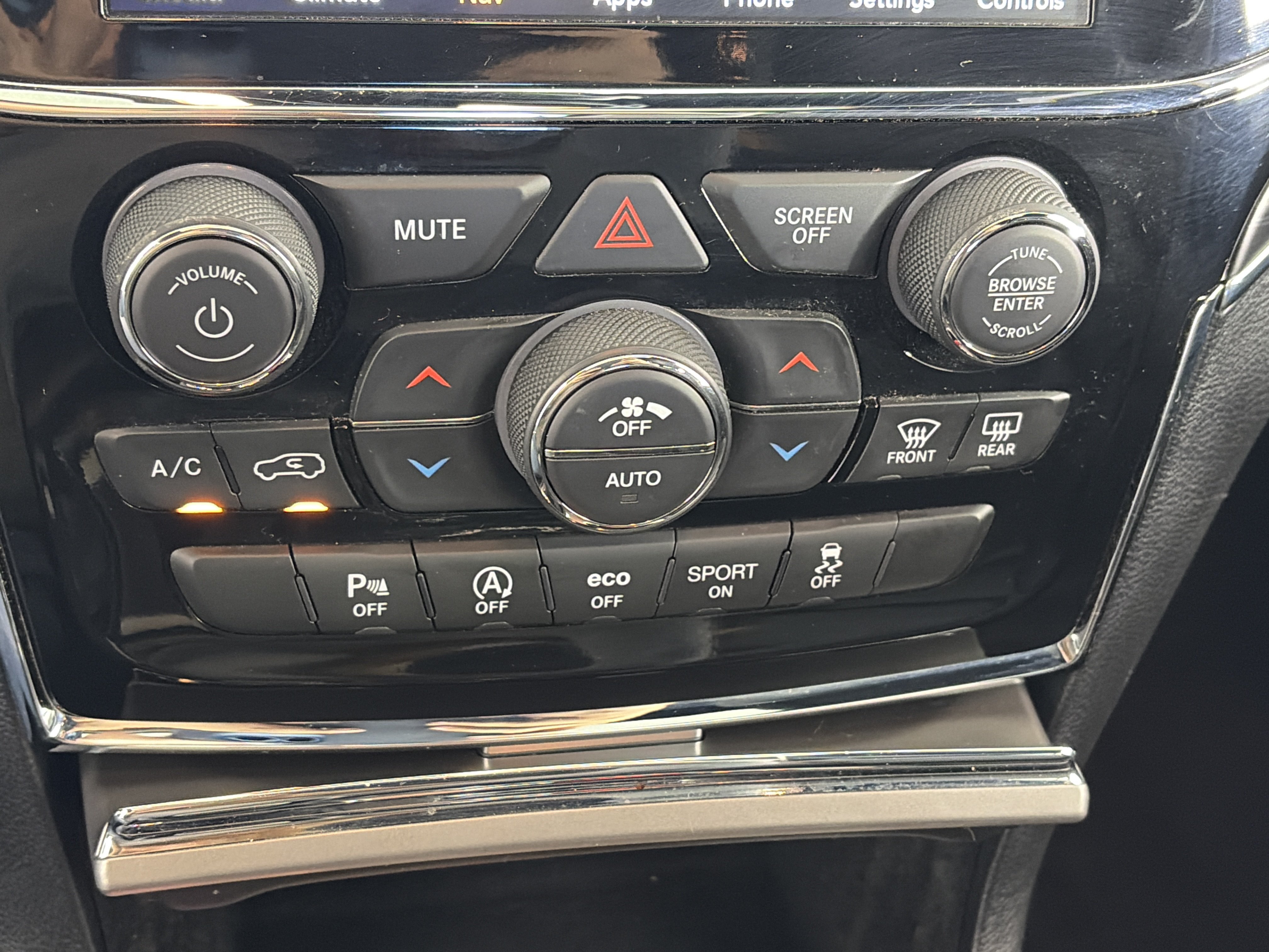 Used 2020 Jeep Grand Cherokee Limited AWD/4WD image 26