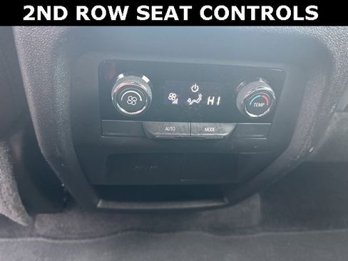 Used 2025 Chevrolet Traverse LT image 33