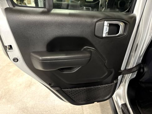 Used 2022 Jeep Gladiator Sport image 33