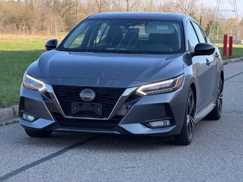 Used 2022 Nissan Sentra SR w/ SR Premium Package FWD image 22