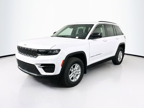 Used 2025 Jeep Grand Cherokee Laredo w/ MOPAR Finishing Package image 3