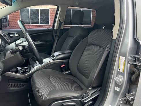 Used 2016 Dodge Journey SE w/ Flexible Seating Group image 18