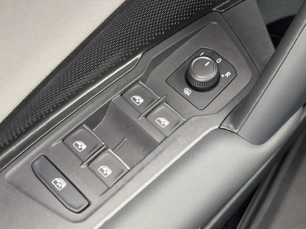 Certified 2026 Volkswagen Tiguan SE R-Line FWD image 28